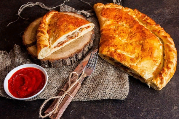 Кальцоне с рубленым мясом